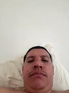 Snapshot of michael877675 chatting on 09-25-25, 02:21 michael877675 online show from 09-25-25, 02:21