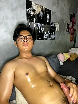 Freshzchouxx online show from 10-29-25, 04:59