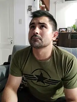 Snapshot of Bradd_32 chatting on 12-20-25, 02:18 Bradd 32 online show from 12-20-25, 02:18