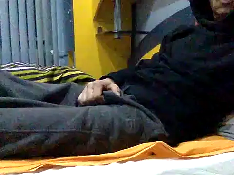 Snapshot of adiluci1 chatting on 12-14-25, 03:45 adiluci1 online show from 12-14-25, 03:45