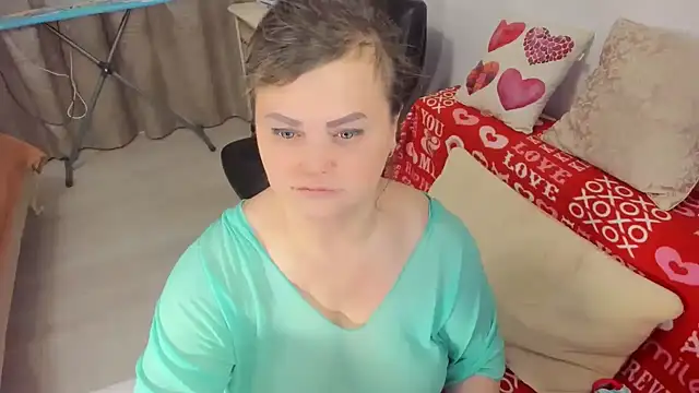 Snapshot of MildMature chatting on 12-07-24, 11:23 MildMature online show from 12-07-24, 11:23