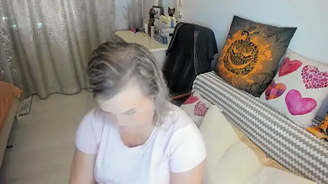 Snapshot of MildMature chatting on 09-25-25, 08:45 MildMature online show from 09-25-25, 08:45