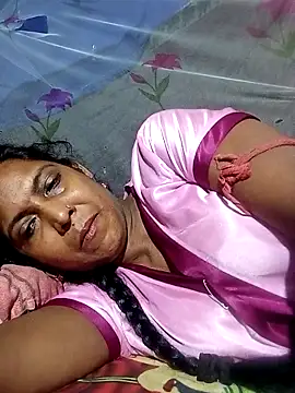 Snapshot of Savita992 chatting on 05-01-26, 11:20 Savita992 online show from 05-01-26, 11:20
