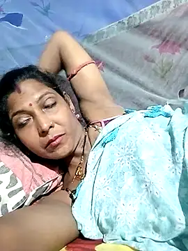 Snapshot of Savita992 chatting on 05-02-26, 04:45 Savita992 online show from 05-02-26, 04:45