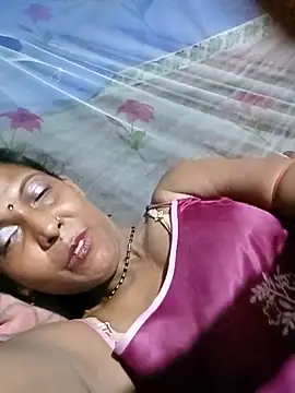 Snapshot of Savita992 chatting on 06-11-26, 08:51 Savita992 online show from 06-11-26, 08:51