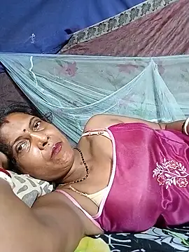 Snapshot of Savita992 chatting on 06-13-26, 09:18 Savita992 online show from 06-13-26, 09:18
