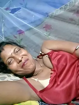 Snapshot of Savita992 chatting on 06-13-26, 11:35 Savita992 online show from 06-13-26, 11:35