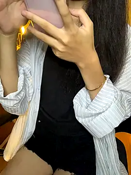 Snapshot of Nhinhi18 chatting on 10-04-25, 03:21 Nhinhi18 online show from 10-04-25, 03:21