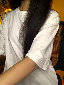 Snapshot of Nhinhi18 chatting on 10-08-25, 03:31 Nhinhi18 online show from 10-08-25, 03:31