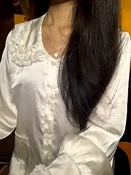 Snapshot of Nhinhi18 chatting on 10-12-25, 04:28 Nhinhi18 online show from 10-12-25, 04:28