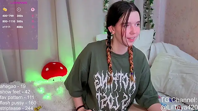 Snapshot of little_Teya chatting on 09-19-25, 11:11 little Teya online show from 09-19-25, 11:11