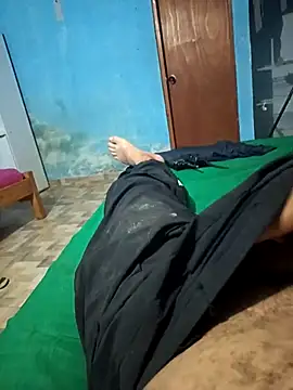 Snapshot of Frank0021 chatting on 10-30-25, 02:24 Frank0021 online show from 10-30-25, 02:24