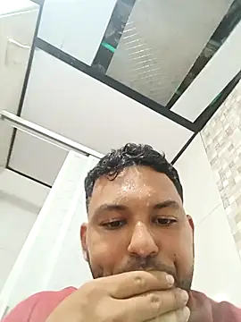 Snapshot of Frank0021 chatting on 11-01-25, 10:12 Frank0021 online show from 11-01-25, 10:12