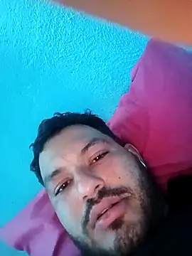 Snapshot of Frank0021 chatting on 11-26-25, 02:01 Frank0021 online show from 11-26-25, 02:01