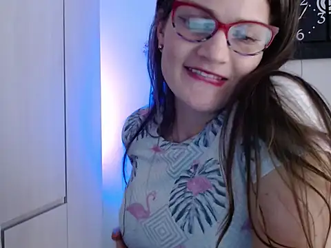 Snapshot of Camila-ventura chatting on 10-19-25, 01:06 Camila-ventura online show from 10-19-25, 01:06