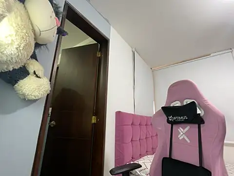 Snapshot of lucy_grey25 chatting on 09-10-25, 02:17 lucy grey25 online show from 09-10-25, 02:17