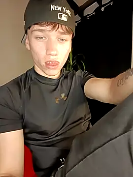 Snapshot of Logan_sixxer chatting on 09-18-25, 09:39 Logan sixxer online show from 09-18-25, 09:39