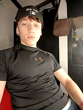 Snapshot of Logan_sixxer chatting on 09-27-25, 02:49 Logan sixxer online show from 09-27-25, 02:49