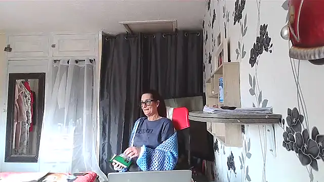 Mistress-Ivy51 online show from 04-20-26, 12:41