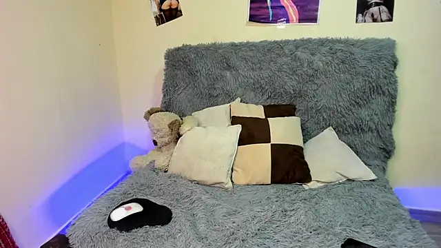 Snapshot of _viollette_ chatting on 10-17-25, 10:56 viollette online show from 10-17-25, 10:56