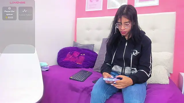 Rachel Donnelly online show from 09-19-25, 04:25