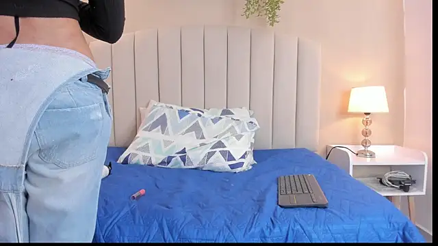 Rachel Donnelly online show from 12-05-25, 04:32