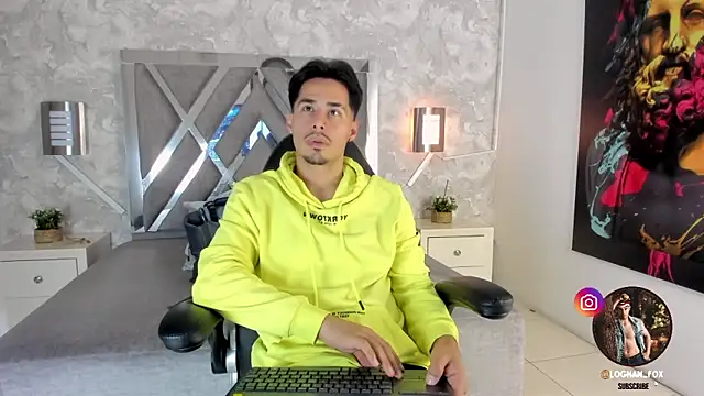 loghan fox online show from 10-08-25, 02:42