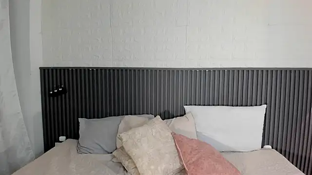 Violet Fowler online show from 09-09-25, 01:16