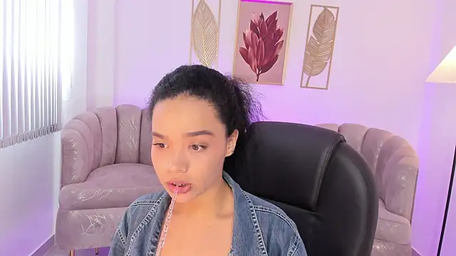 Snapshot of Ayshel_cooperr chatting on 10-12-25, 04:17 Ayshel cooperr online show from 10-12-25, 04:17