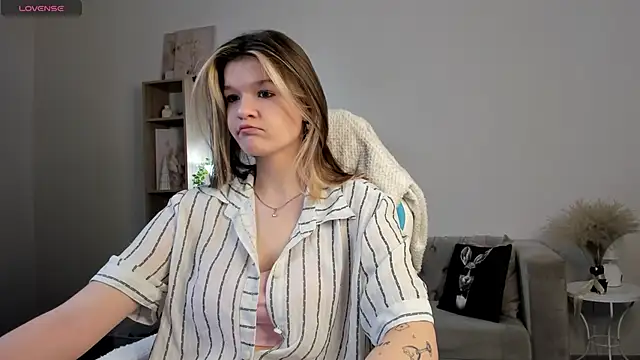 Kati Li online show from 11-17-25, 10:54