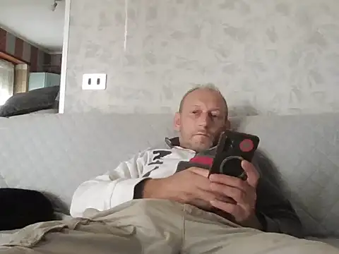 cazzoweb online show from 09-22-25, 02:30