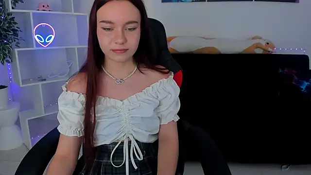 NoraHaynes online show from 09-29-25, 03:11