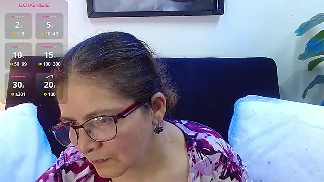 Snapshot of Linda_banks_ chatting on 09-23-25, 01:52 Linda banks online show from 09-23-25, 01:52