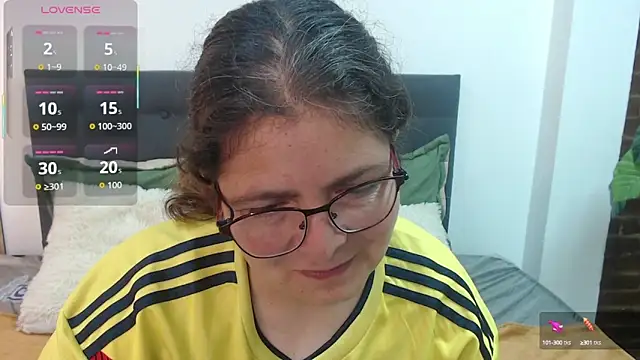 Snapshot of Linda_banks_ chatting on 10-15-25, 01:17 Linda banks online show from 10-15-25, 01:17