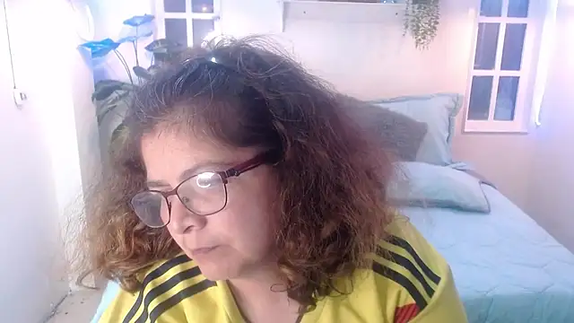 Snapshot of Linda_banks_ chatting on 10-19-25, 11:22 Linda banks online show from 10-19-25, 11:22