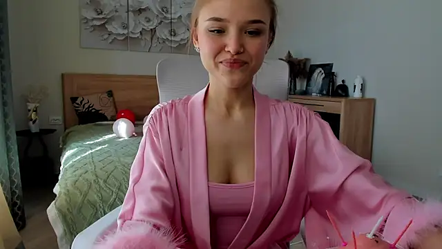 Snapshot of flooora_0 chatting on 05-12-26, 01:25 flooora 0 online show from 05-12-26, 01:25