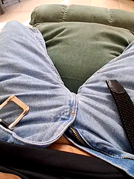 Snapshot of pullitoff chatting on 11-28-25, 07:16 pullitoff online show from 11-28-25, 07:16