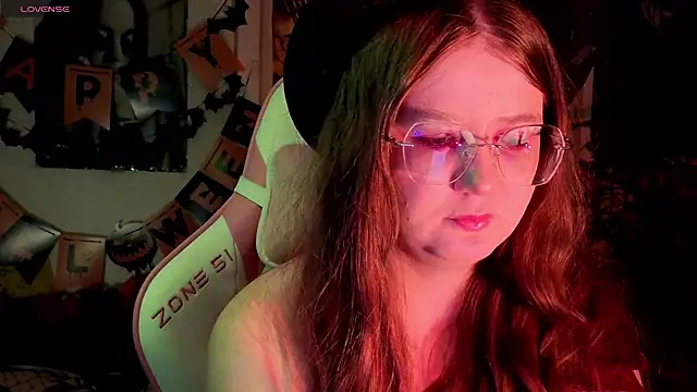 Sienna-Cow online show from 10-31-25, 01:01