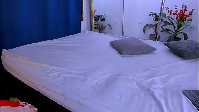 Snapshot of nahomy_ryans chatting on 12-15-25, 04:11 nahomy ryans online show from 12-15-25, 04:11