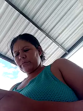 Snapshot of hotmom33 chatting on 09-10-25, 07:03 hotmom33 online show from 09-10-25, 07:03