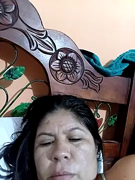 Snapshot of hotmom33 chatting on 10-15-25, 10:04 hotmom33 online show from 10-15-25, 10:04