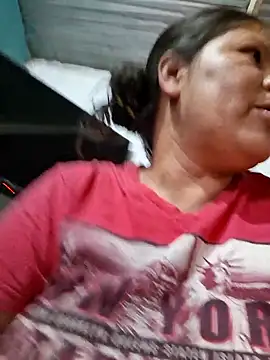 Snapshot of hotmom33 chatting on 11-05-25, 11:10 hotmom33 online show from 11-05-25, 11:10