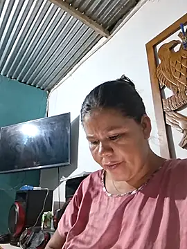 Snapshot of hotmom33 chatting on 11-07-25, 10:37 hotmom33 online show from 11-07-25, 10:37