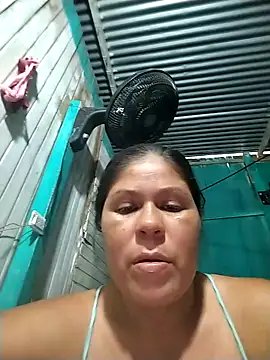 Snapshot of hotmom33 chatting on 12-04-25, 04:38 hotmom33 online show from 12-04-25, 04:38