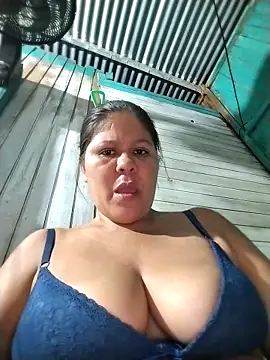 Snapshot of hotmom33 chatting on 12-15-25, 01:10 hotmom33 online show from 12-15-25, 01:10