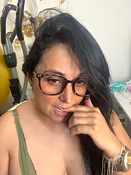 hotadhara01 online show from 10-17-25, 04:15