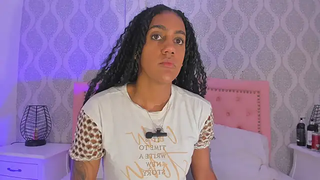 Snapshot of OnlyGia chatting on 09-28-25, 07:41 OnlyGia online show from 09-28-25, 07:41