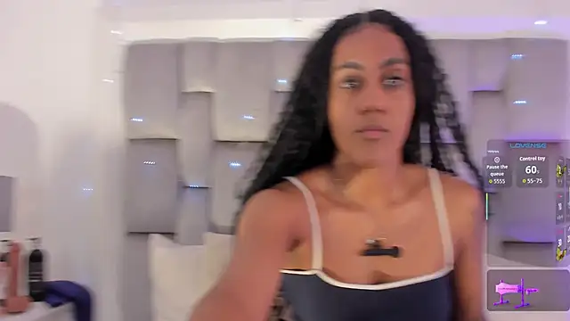 Snapshot of OnlyGia chatting on 10-04-25, 08:18 OnlyGia online show from 10-04-25, 08:18