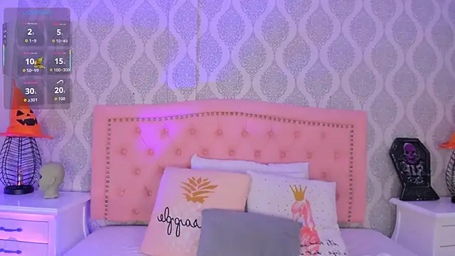 Snapshot of OnlyGia chatting on 10-30-25, 07:47 OnlyGia online show from 10-30-25, 07:47