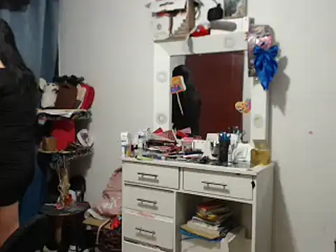 annie clark2 online show from 12-12-24, 01:10